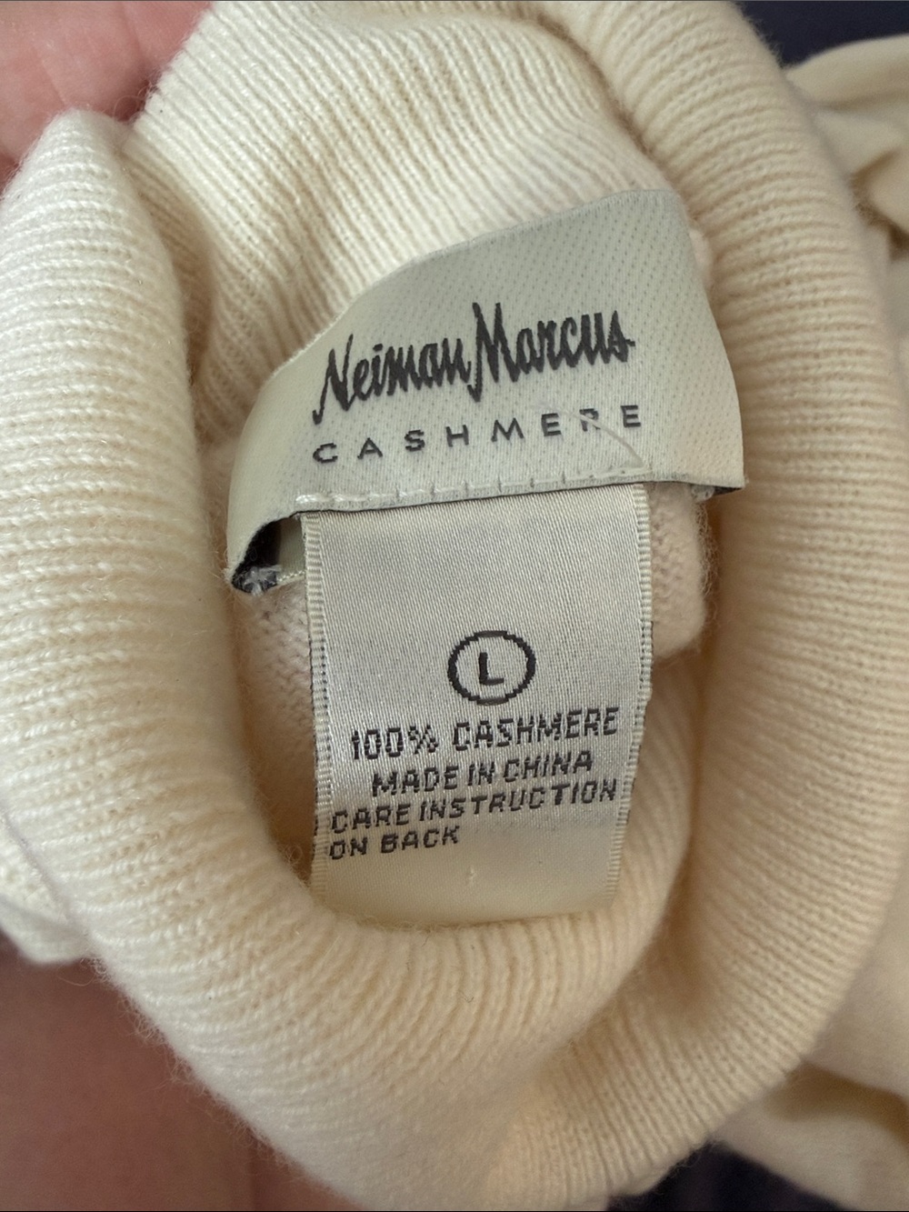 Neiman Marcus Cream Turtleneck Sweater cashmere - Picture 2 of 4